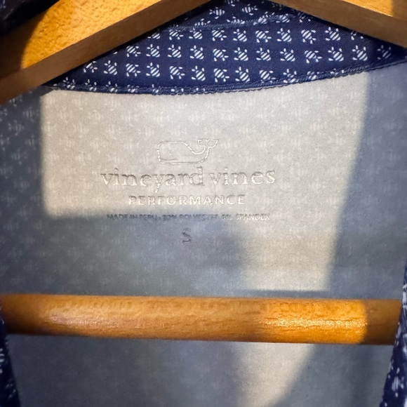 Vineyard Vines Blue Polo Shirt with Geometric fish Pattern golf - Picture 3 of 3